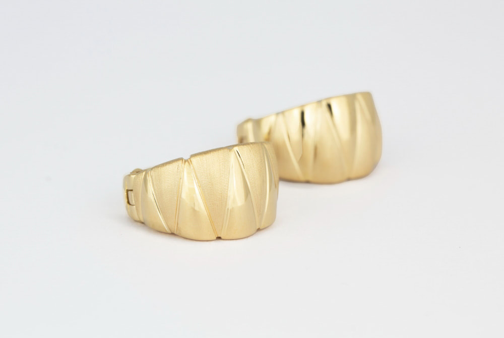 Tapered Gold Huggies